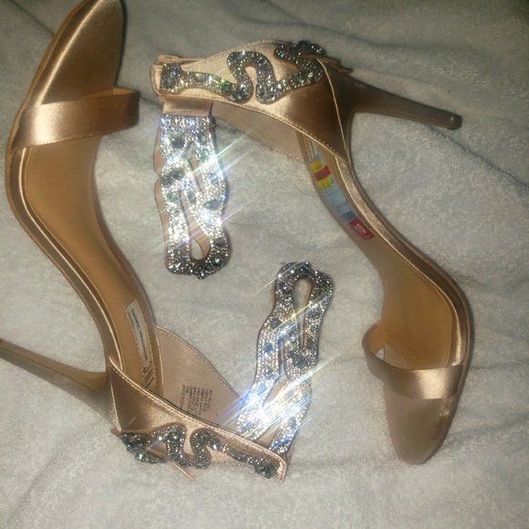 Champagne satin sandals - Picture 1 of 3